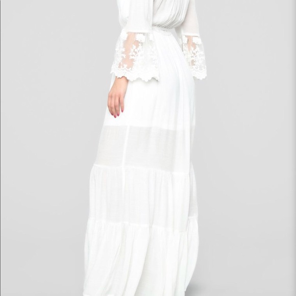 Fashion Nova: White off-the-shoulder MAXI - Picture 2 of 3
